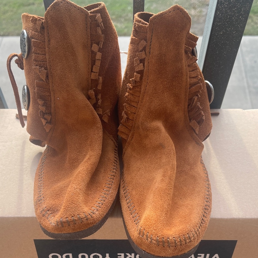 Minnetonka Two Button Ankle Boot Moccasin | Sz 9